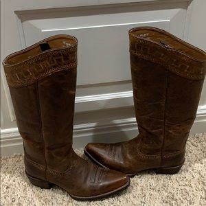 Ariat western boots. Size 8.5 B Worn one time.
